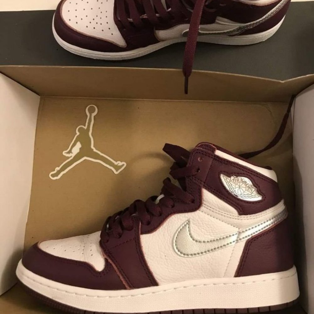Retro OG Air Jordan One  Size 6Y/W 7.5 (Bordeaux)